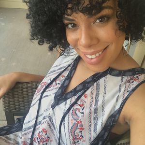 Meet your Posher, Dominique